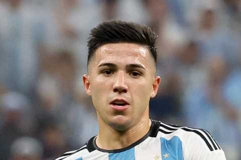 Man Utd and Liverpool must SMASH transfer record to land Enzo Fernandez as Benfica name their price ..