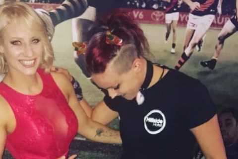 Ebanie Bridges posts stunning throwback in lacy pink top as Blonde Bomber enjoys Christmas..