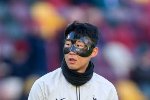Why is Son Heung-min wearing a mask during Tottenham’s match against Brentford?