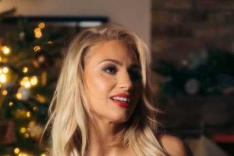 Ebanie Bridges covers modesty in topless Christmas shoot as stunning boxing star launches OnlyFans..