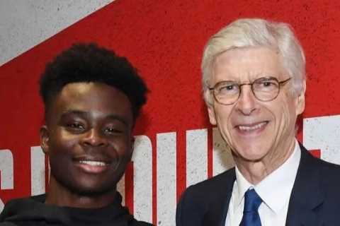Beaming Arsenal star Bukayo Saka fulfils lifelong dream as he finally meets Arsene Wenger and gives ..