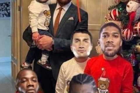 Tyson Fury leaves fans in hysterics with ‘Christmas family photo’ with ‘kids’ Joshua, Klitschko,..