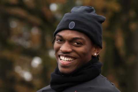 Arsenal and Man Utd fans in hilarious transfer tug-of-war over Rafael Leao as they keep changing..