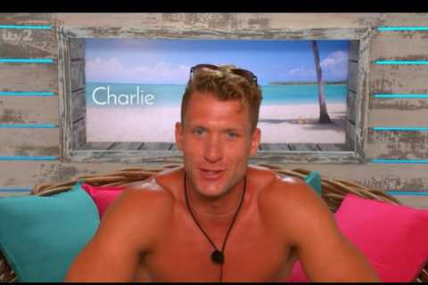 Love Island star shows off incredible body transformation as he poses topless