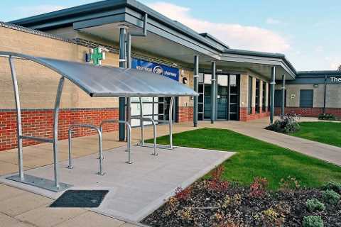 Patients receive wrong lung cancer diagnosis following GP Christmas text blunder
