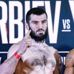 I was surrounded by guns and threatened with knives in tough London streets… Beterbiev doesn’t..