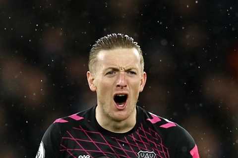Aston Villa keen to take advantage of England No1 Jordan Pickford’s contract standoff at Everton to ..