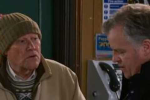 Coronation Street fans seriously distracted by ‘fashion icon’ Roy Cropper’s outfit