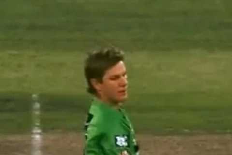 Watch embarrassed Australia cricket star Adam Zampa FAIL a Mankad attempt as even his own fans boo..