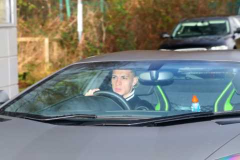 In-form Man Utd stars arrive at training as Ten Hag’s men look to keep up 100 per cent post-World..