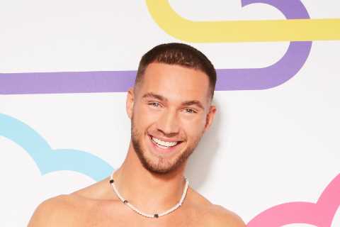 Love Island’s first ever ‘blind’ contestant Ron Hall unveiled after losing his sight in horrific..