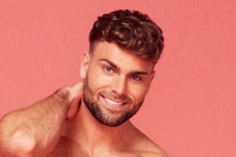 New Love Island bombshell Tom reveals he’s secretly pals with Strictly star and controversial..
