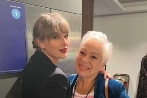 Loose Women’s Denise Welch shocks fans as she cosies up to US mega star and raft of celebs at her..