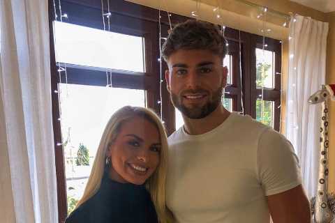 Love Island bombshell Tom Clare has a famous influencer sister who’s backing footballer’s attempt..