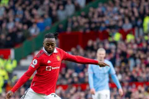 Man Utd look set to keep Aaron Wan-Bissaka this month with Crystal Palace unable to pay raised..
