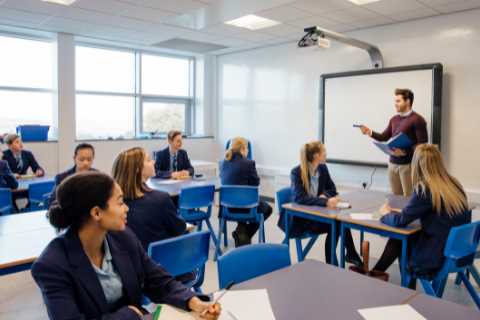 Major update in schools announced as teachers vote to strike – how will your kids be affected