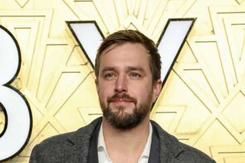 Who is Love Island narrator Iain Stirling?
