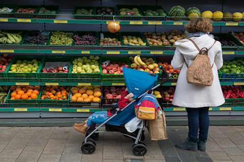 Major supermarket to give thousands of workers a pay rise within weeks