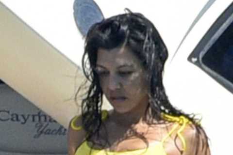 Kardashian fans praise Kourtney’s real butt and thighs with cellulite in thong bikini in..
