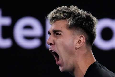 Andy Murray WINS epic Australian Open clash against Kokkinakis at 4.05am after battling through..