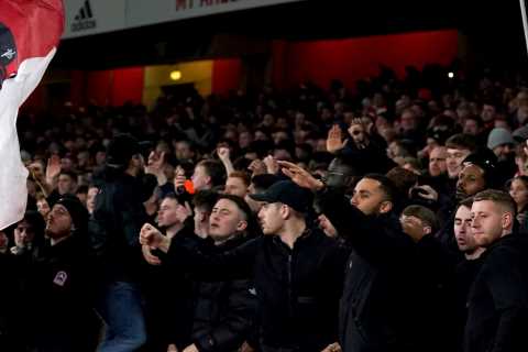 I’m an Arsenal fan and this is the funniest chant I’ve ever heard at a match – and there’s a lot to ..