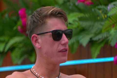 New Love Island bombshell Jessie hits it off with Will as they share intimate moment on the balcony