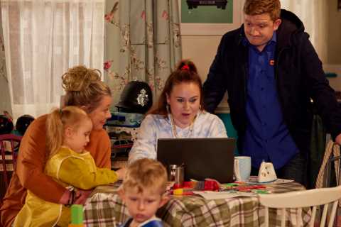 Chesney Brown plots shock new business in Coronation Street