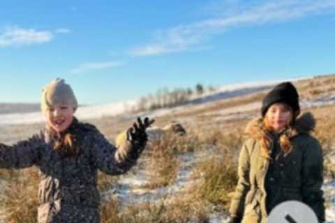 Amanda Owen charms Our Yorkshire Farm fans with pics of kids playing on frozen field