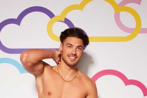 New Love Island bombshell Spencer’s famous cousin revealed as MMA fighter and Netflix star