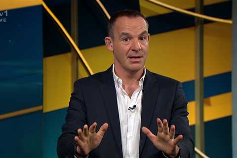 Martin Lewis: Money saving expert reveals three hours when to avoid using your washing machine