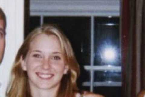 Photo of Prince Andrew posing with ‘sex victim’ is genuine, insists photographer who copied it