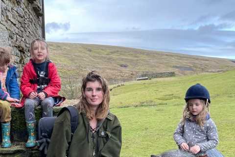 Our Yorkshire Farm fans stunned as Amanda Owen puts children to work with hammers, axes and crowbars