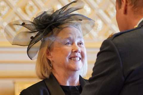 Birds Of A Feather star Pauline Quirke makes rare public appearance to receive MBE from Prince..