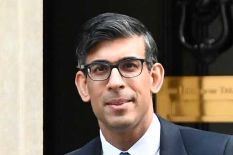 Rishi Sunak promises his law to stop migrants crossing Channel will be unveiled in weeks