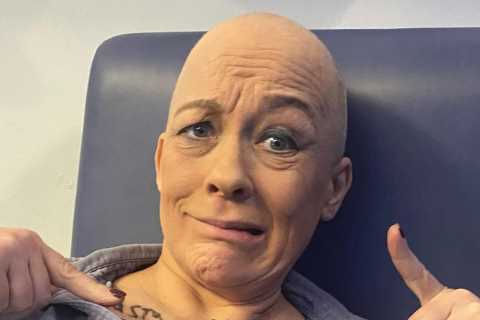 Sarah Beeny issues breast cancer update from hospital and shows off new ‘tattoos’