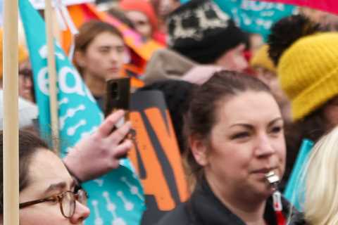 Rishi Sunak threatens unions with major change to strike laws to stop teacher chaos after parents..