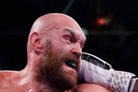 Tyson Fury was 6ft 4in and 14 STONE when he first turned up at amateur gym aged 14 &amp; was banned ..