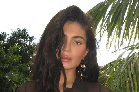 Kardashian fans mock Kylie Jenner’s ‘dirty’ fashion accessory as she flaunts her butt in thong..
