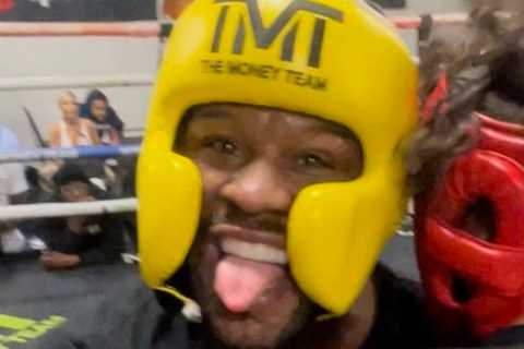 Floyd Mayweather leaves YouTube star Jarvis with beaten up face after sparring session in boxing..