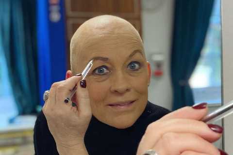 Sarah Beeny fans are all saying the same thing as she draws her eyebrows on after hospital for..