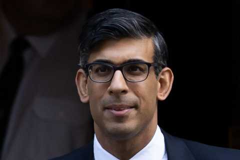 Rishi Sunak visited Ukrainian troops training in Britain before they go to the front line