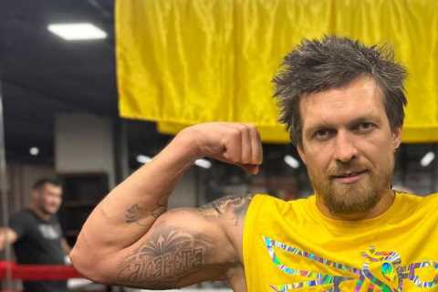 ‘I’m here’ – Oleksandr Usyk flexes his muscles as he calls out Tyson Fury posing in front of..