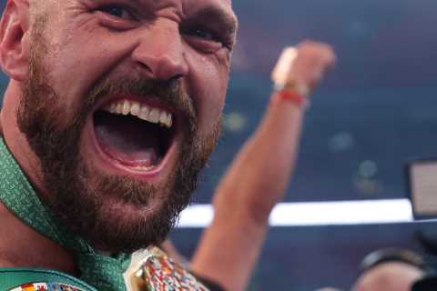 What Tyson Fury asked George Groves in awkward confrontation after boxer tipped Oleksandr Usyk to..