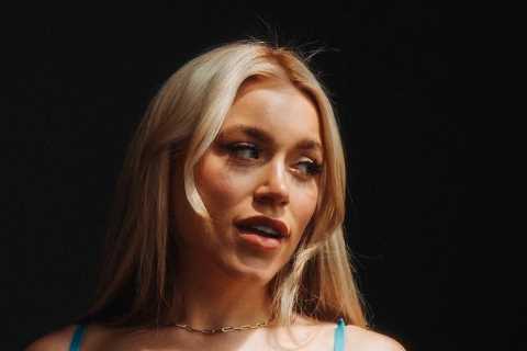 Boxer and OnlyFans star Elle Brooke has fans in a frenzy as she bares bum in racy red lingerie for..