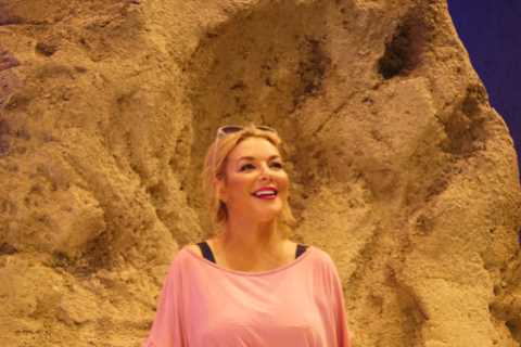 Sheridan Smith, 41, transforms into Shirley Valentine ahead of stage bow