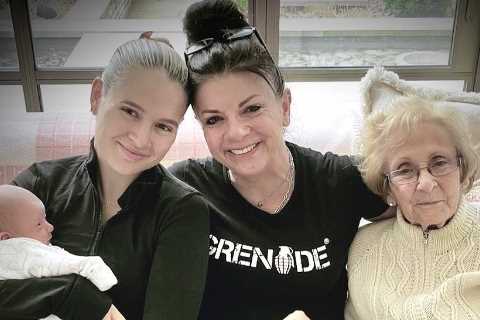Molly-Mae Hague poses with no make-up for sweet snap with rarely seen mum and Grandma
