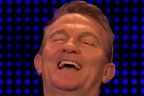 The Chase’s Bradley Walsh completely loses it after contestant gives ‘best answer to ever grace..
