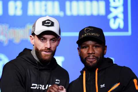 What is Aaron Chalmers’ boxing record?