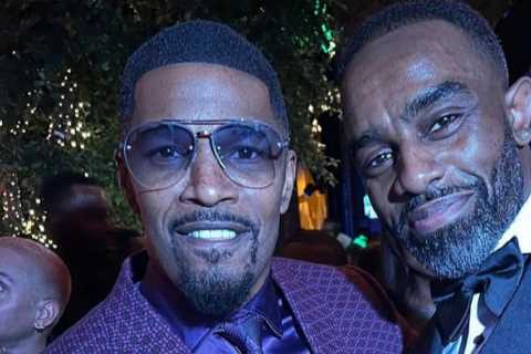 EastEnders star surprises fans as he poses with Hollywood legend and Oscar winner