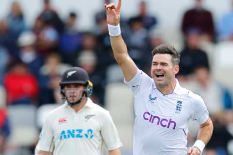 Anderson and Leach put England in control of Second Test v New Zealand with hosts on 138-7